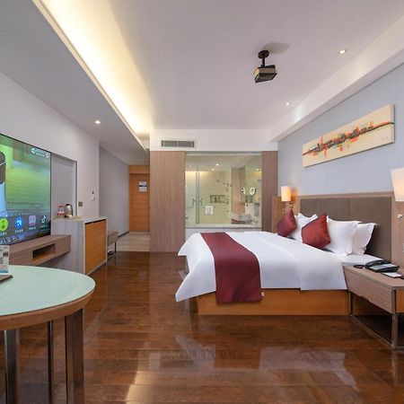 Отель Shenzhen Ramada Plaza, North Railway Station Экстерьер фото
