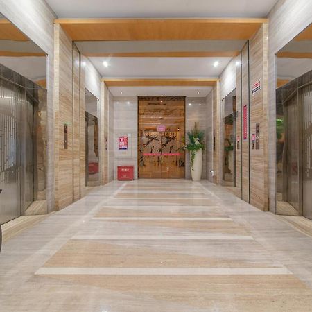 Отель Shenzhen Ramada Plaza, North Railway Station Экстерьер фото