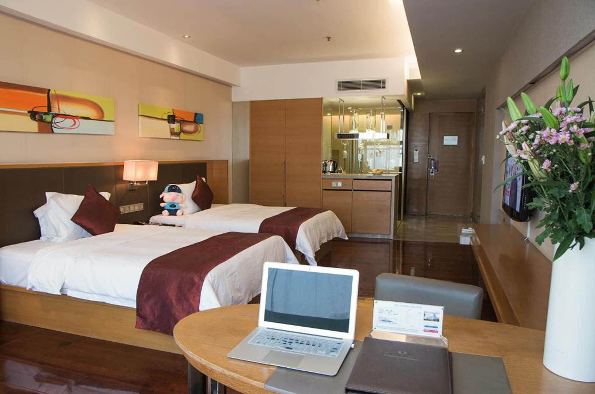 Отель Shenzhen Ramada Plaza, North Railway Station Экстерьер фото