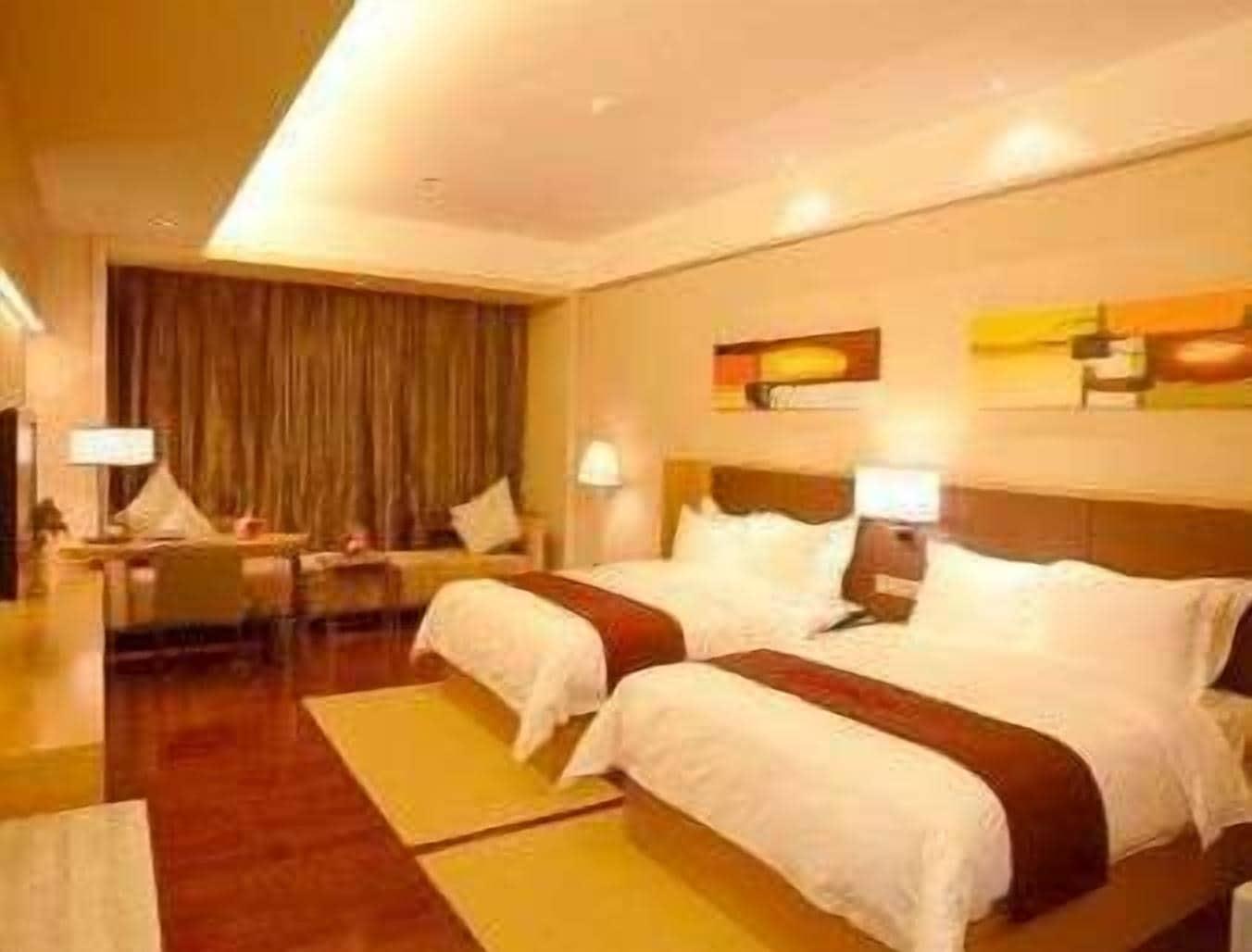 Отель Shenzhen Ramada Plaza, North Railway Station Экстерьер фото