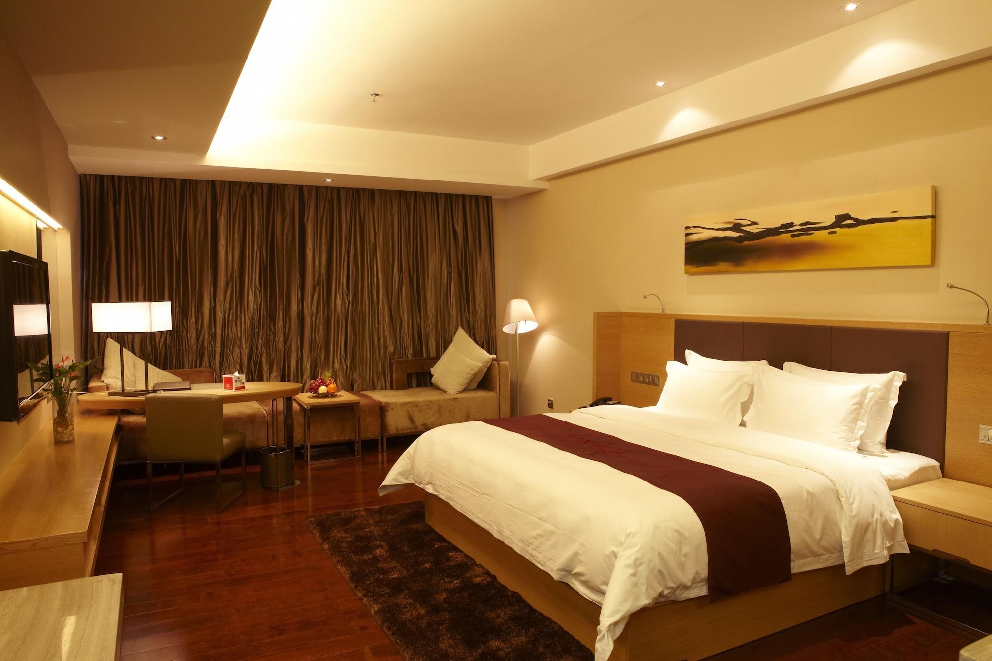 Отель Shenzhen Ramada Plaza, North Railway Station Экстерьер фото