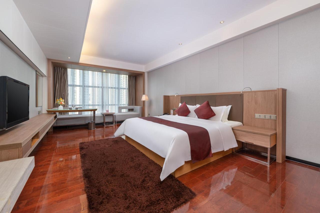 Отель Shenzhen Ramada Plaza, North Railway Station Экстерьер фото
