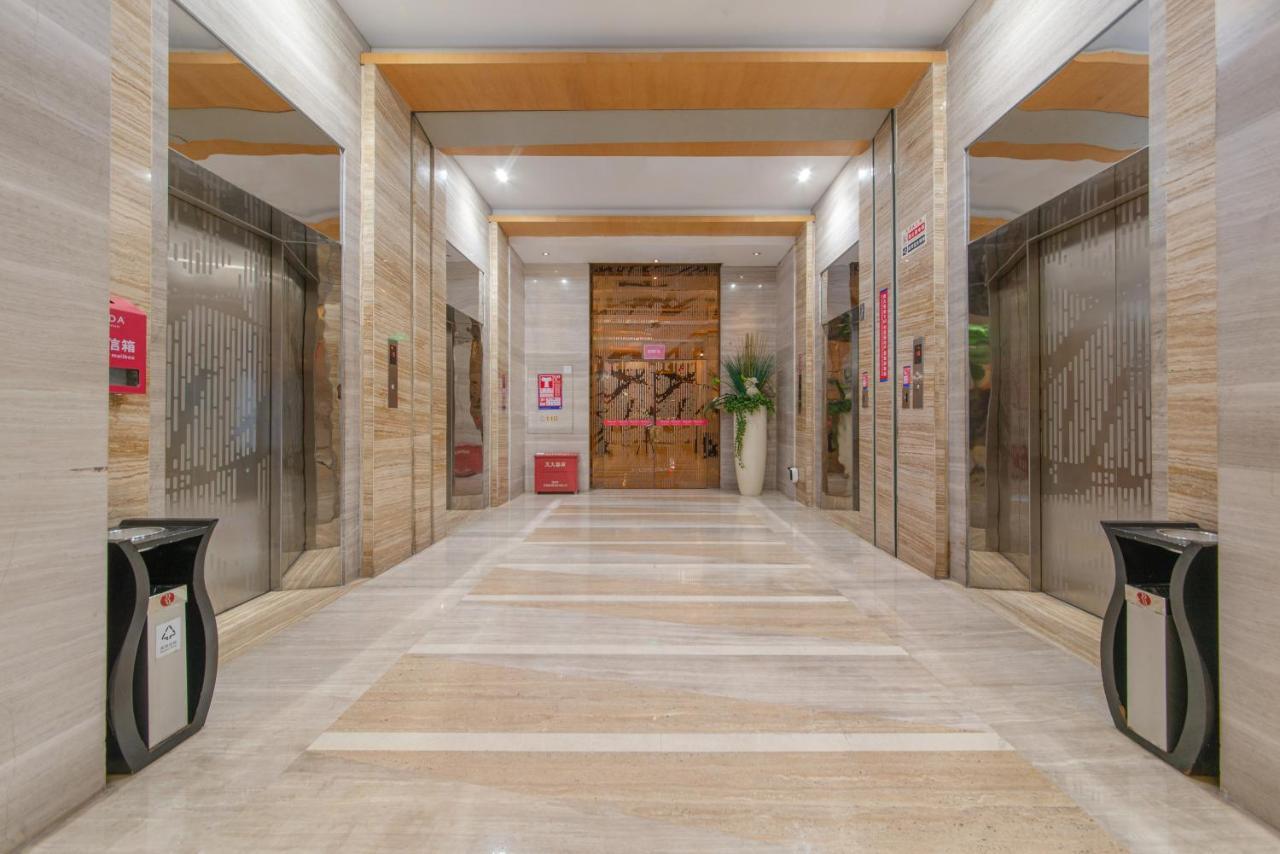 Отель Shenzhen Ramada Plaza, North Railway Station Экстерьер фото