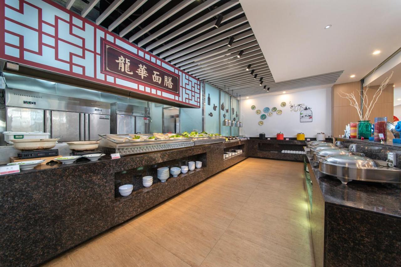 Отель Shenzhen Ramada Plaza, North Railway Station Экстерьер фото