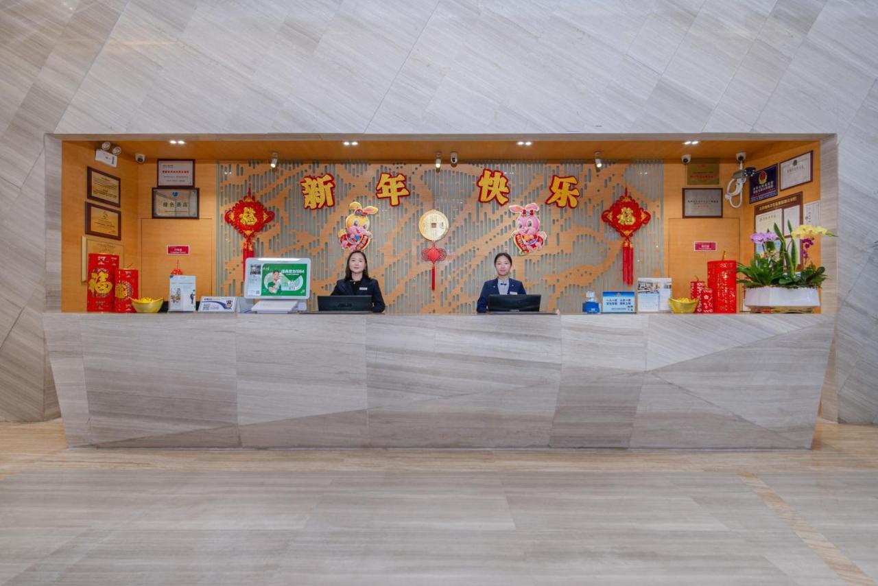 Отель Shenzhen Ramada Plaza, North Railway Station Экстерьер фото