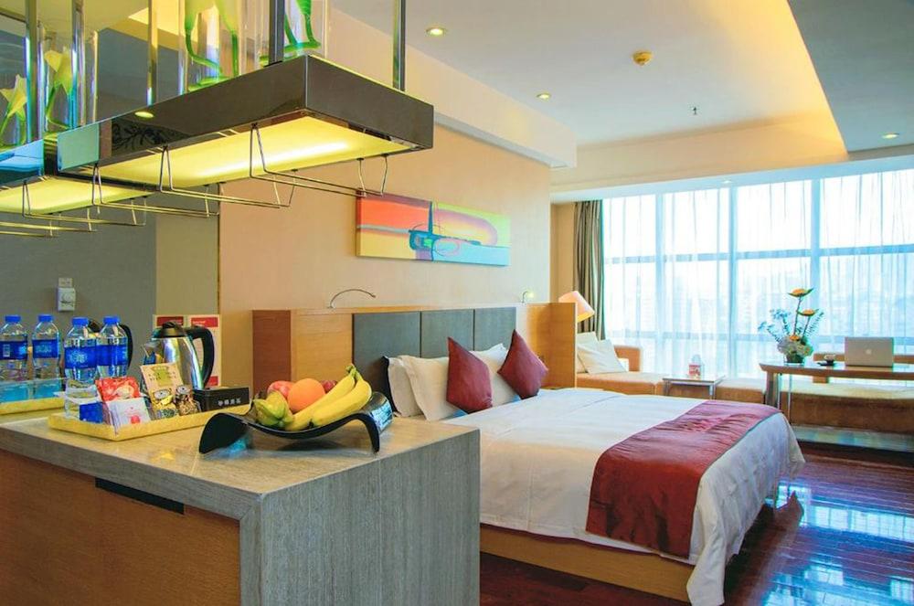 Отель Shenzhen Ramada Plaza, North Railway Station Экстерьер фото