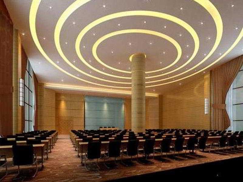 Отель Shenzhen Ramada Plaza, North Railway Station Экстерьер фото