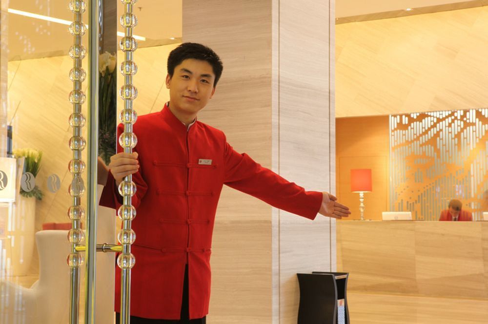 Отель Shenzhen Ramada Plaza, North Railway Station Экстерьер фото