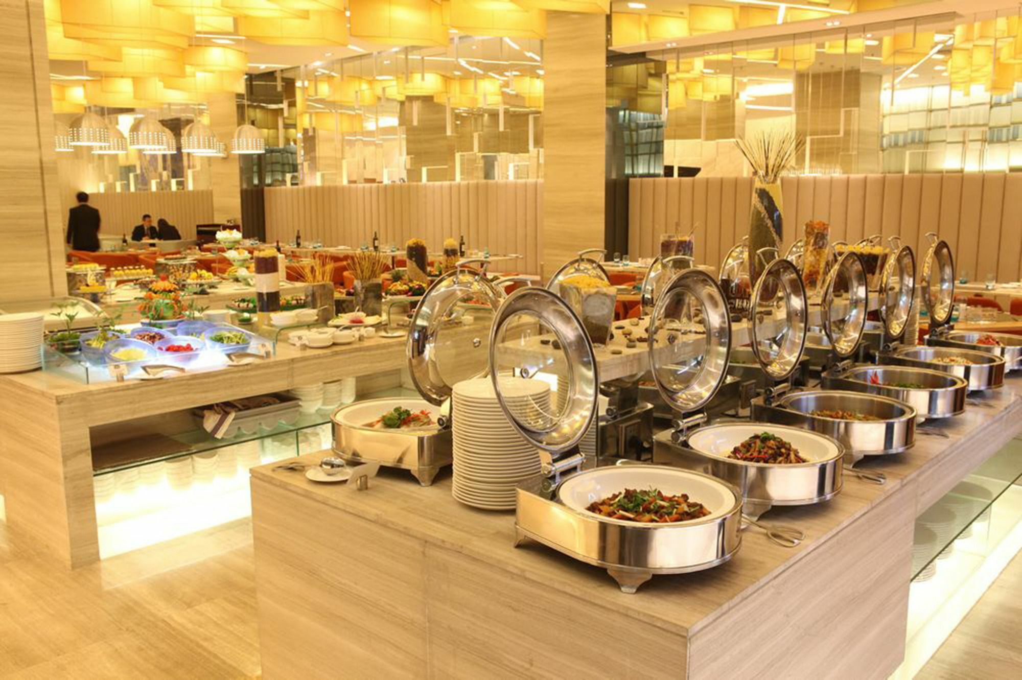 Отель Shenzhen Ramada Plaza, North Railway Station Экстерьер фото