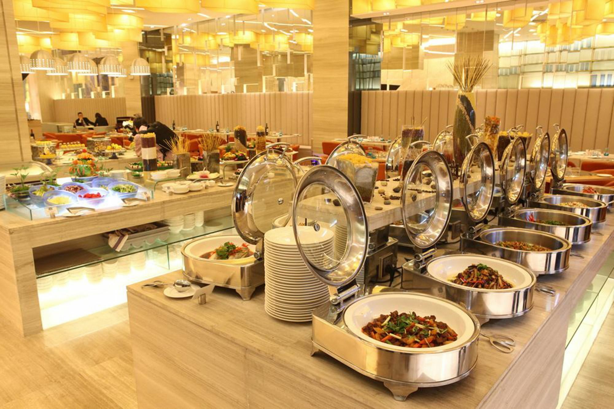 Отель Shenzhen Ramada Plaza, North Railway Station Экстерьер фото